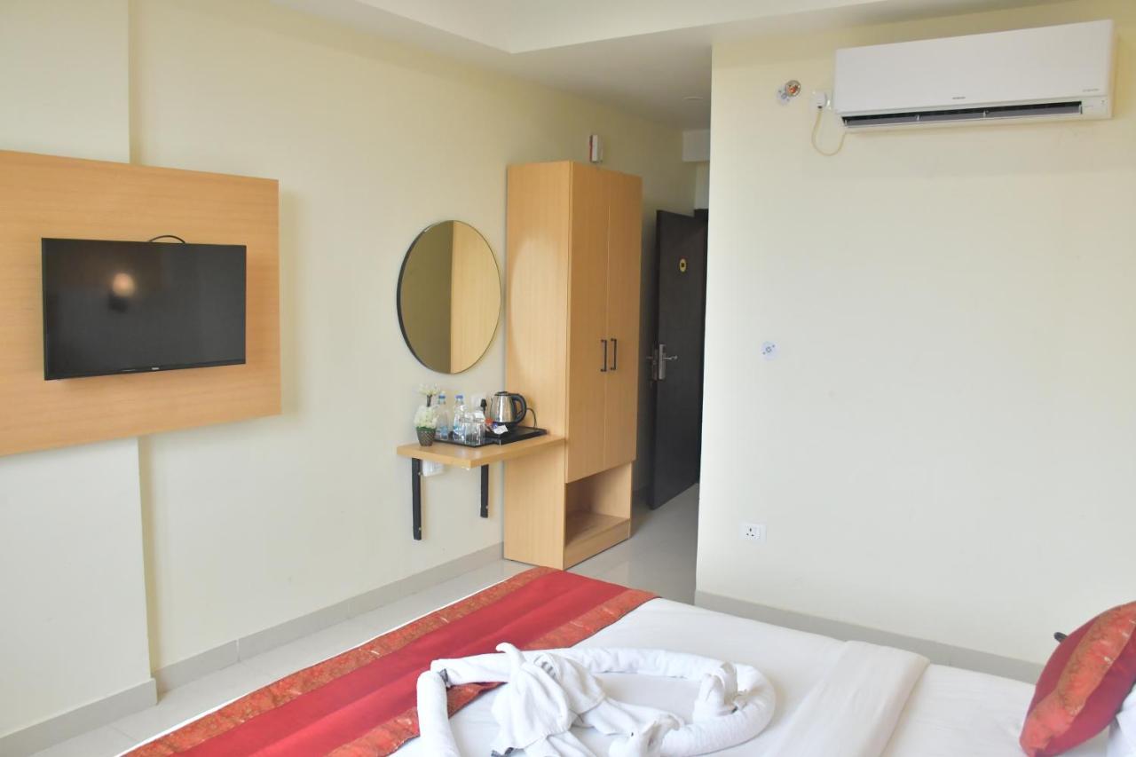 Hotel Yatharth Inn Varanasi Exterior foto